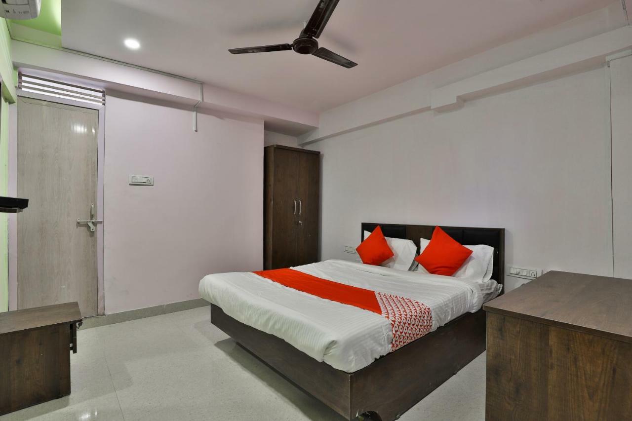 Oyo 37398 Hotel Jalsa Palace Naroda Exterior photo