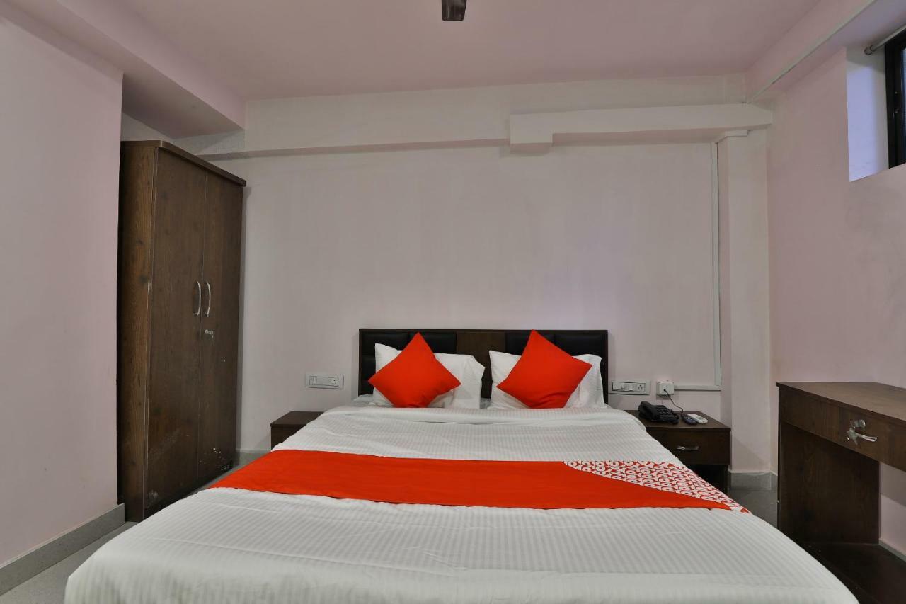 Oyo 37398 Hotel Jalsa Palace Naroda Exterior photo